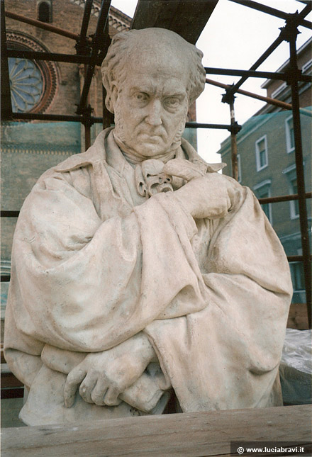 Monumento raffigurante G.D.Romagnosi - Piacenza in Piazza S. Francesco. 